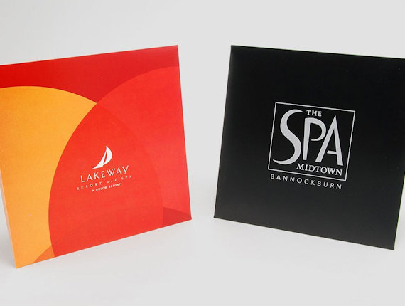 Yksittispakkaus muovikorteille